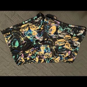 Fleo Original Au Shorts Large Monarch fabric
2.5" inseam
Flat, 3" wide waistband